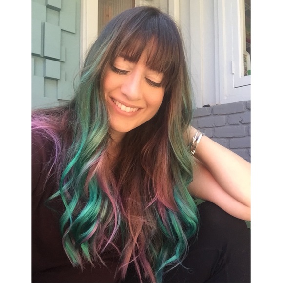 Meet your Posher, Camille 🌼✌🏼 - Picture 2 of 5